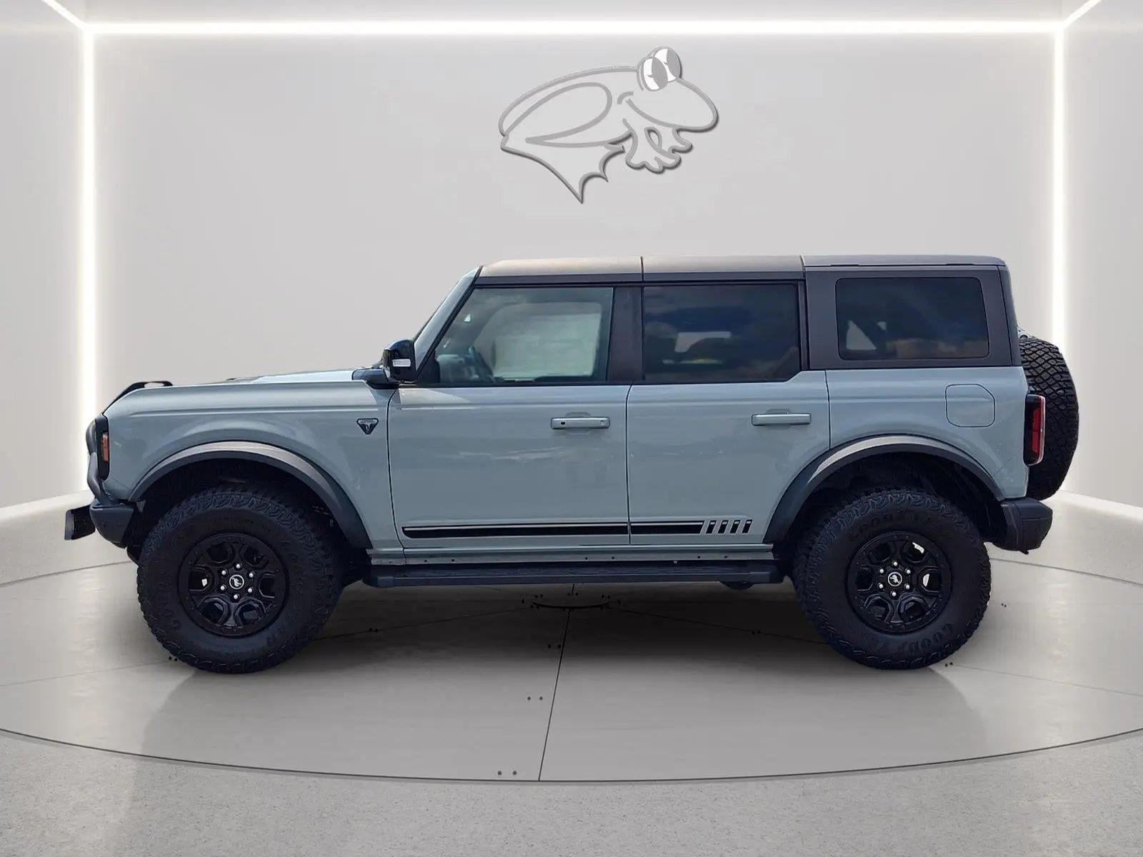 2021 Ford Bronco First Edition Advanced 4x4 photo 3