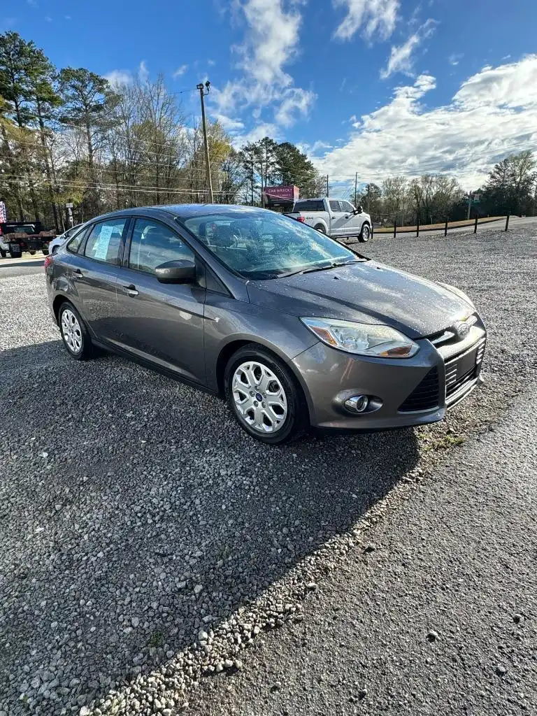 2012 Ford Focus SE Sedan's photo
