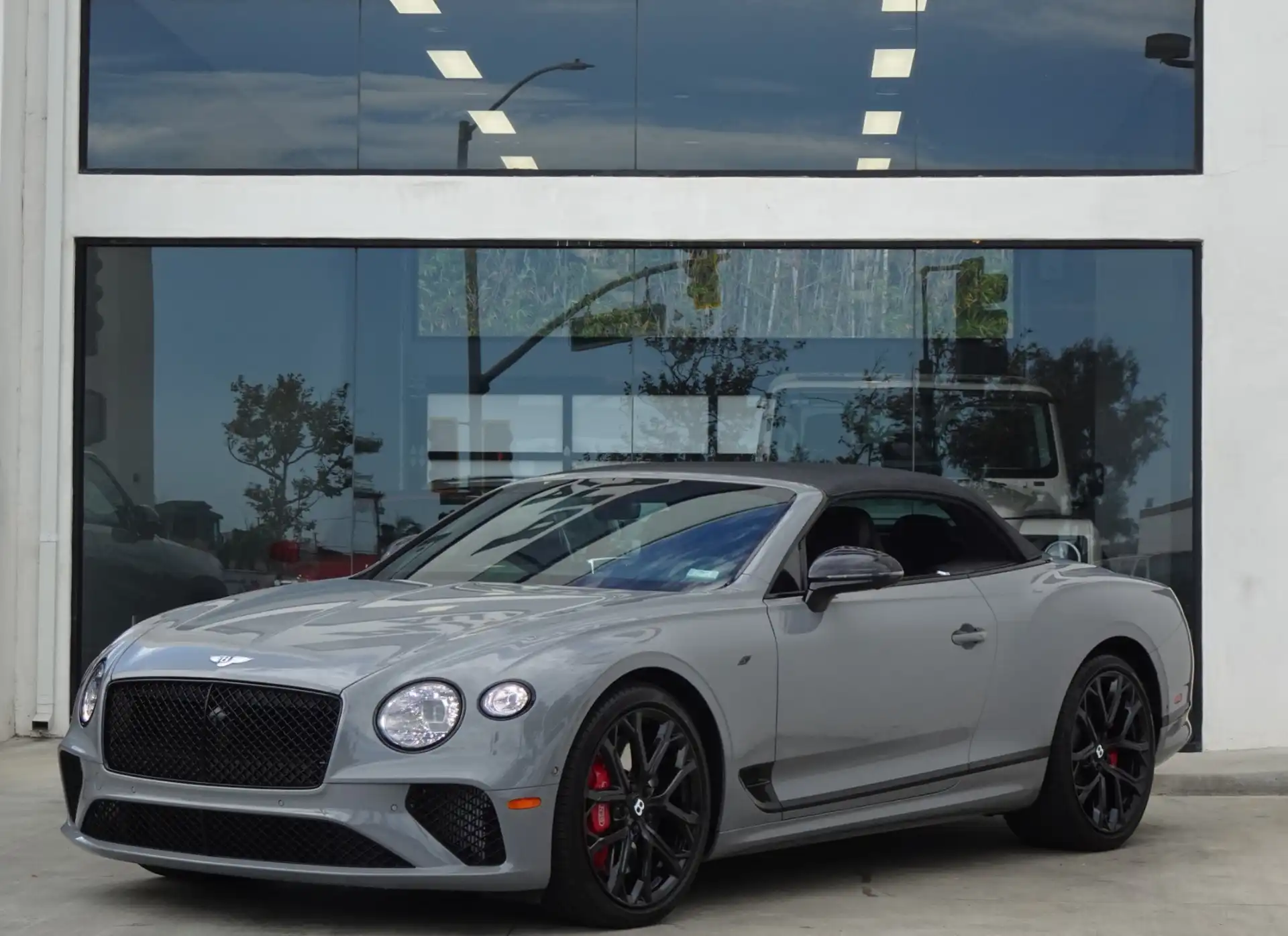 2023 Bentley Continental GT Azure V8's photo