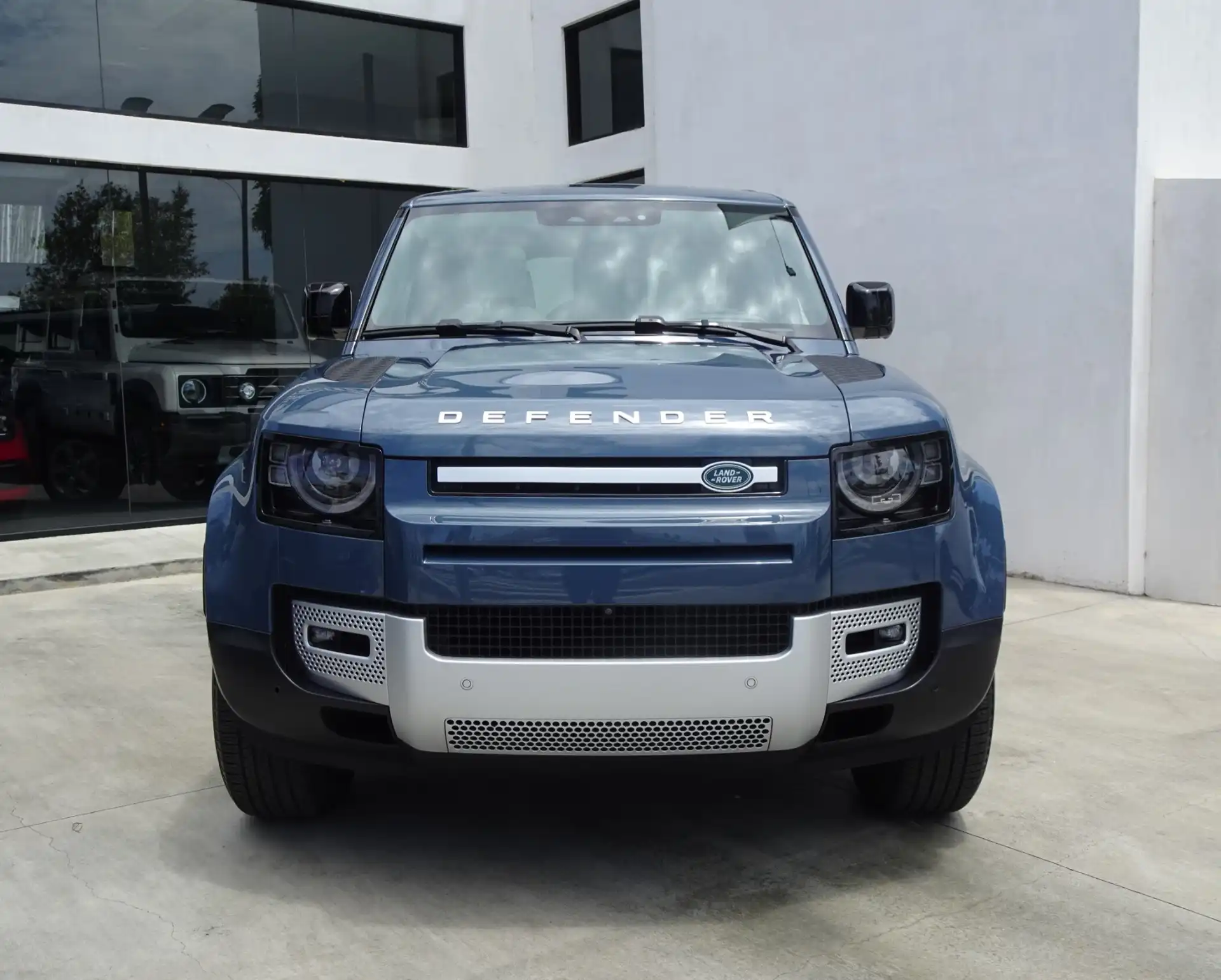 2024 Land Rover Defender 110 S P400's photo