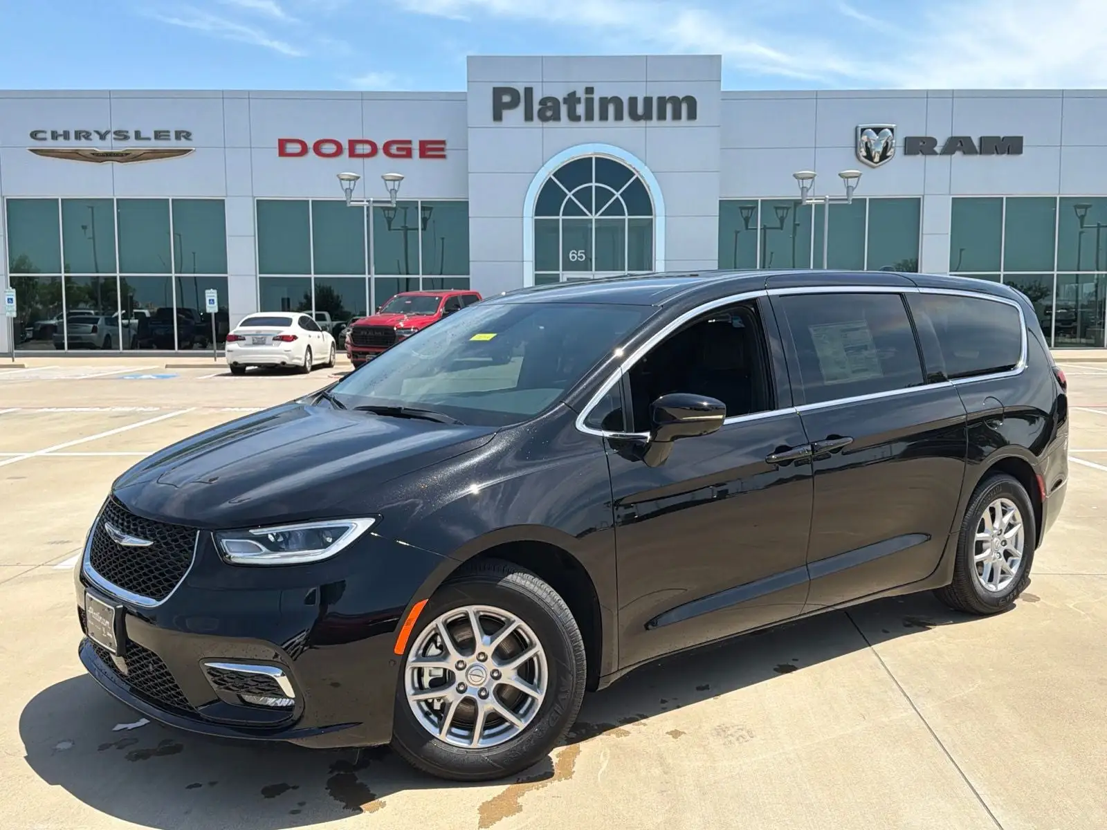 2026 Chrysler Pacifica Select photo 1