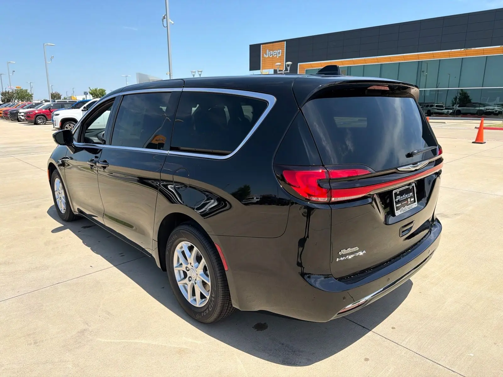 2026 Chrysler Pacifica Select photo 3