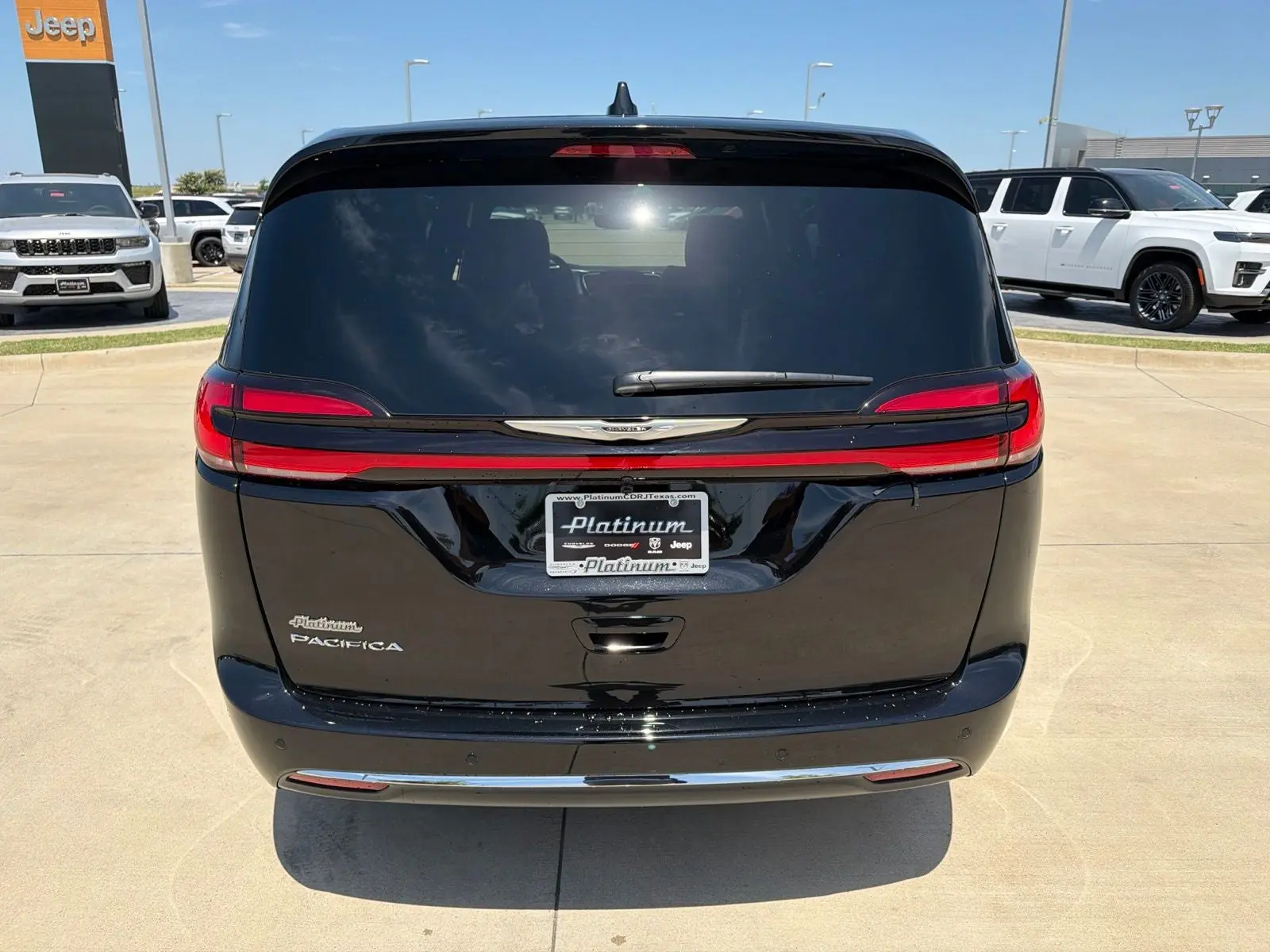2026 Chrysler Pacifica Select photo 4