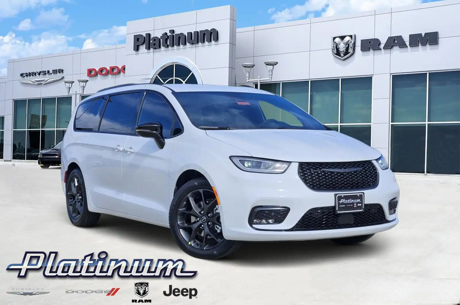 2026 Chrysler Pacifica Select's photo