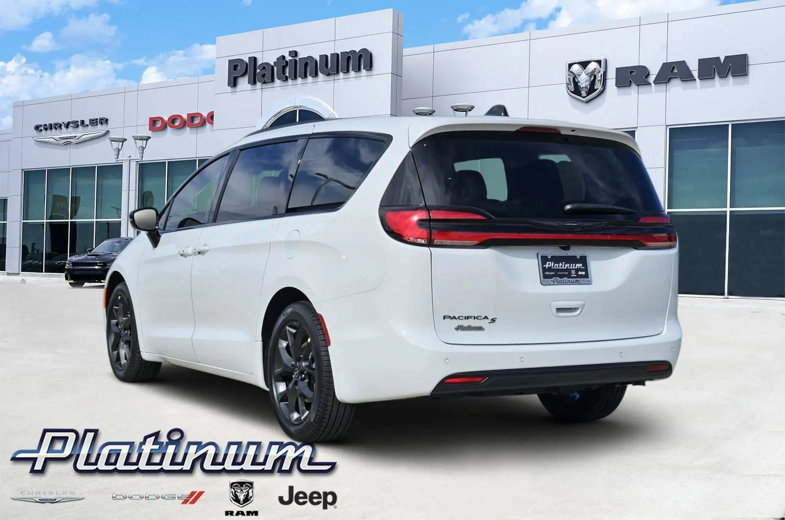 2026 Chrysler Pacifica Select photo 4