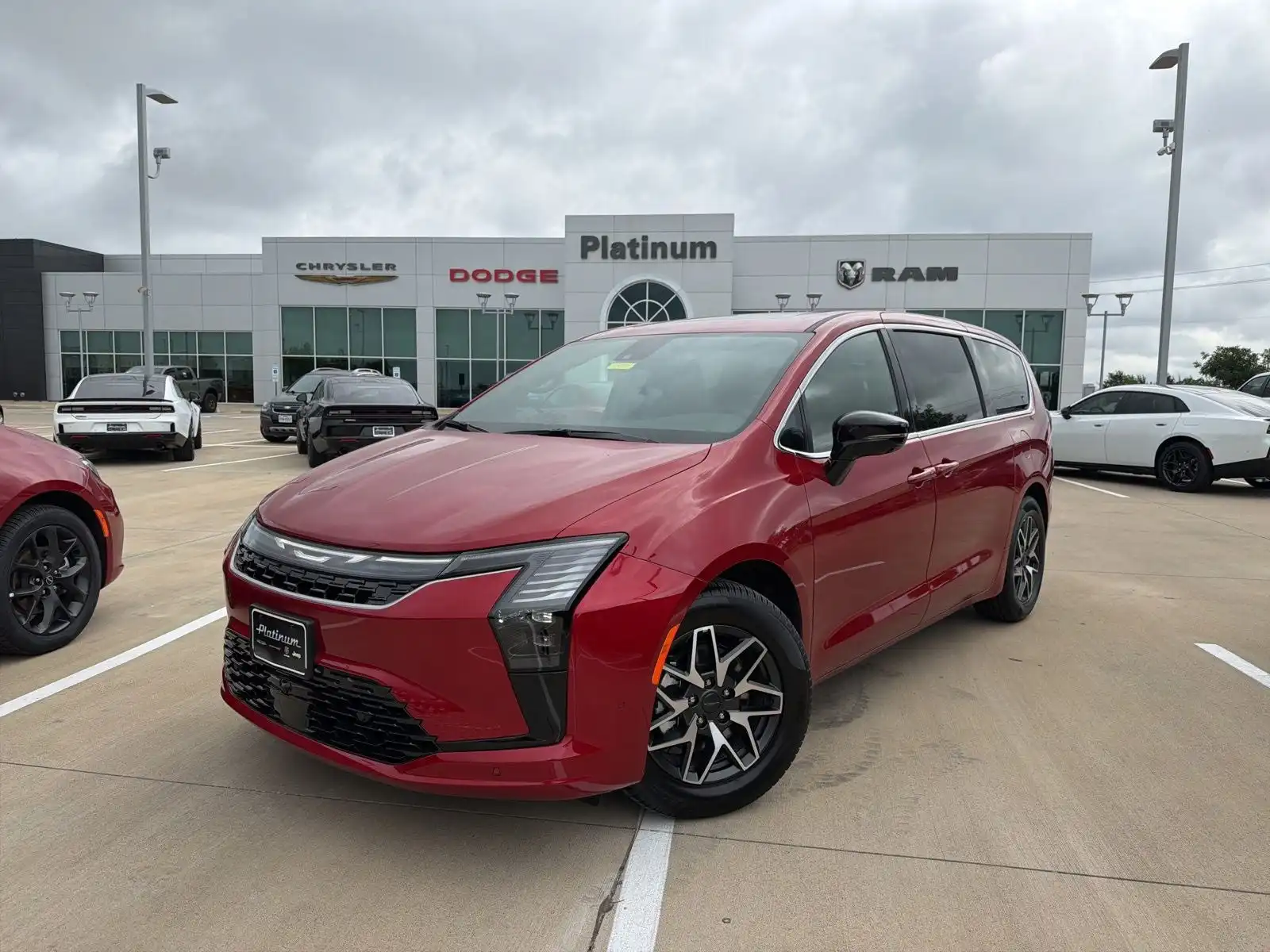 2027 Chrysler Pacifica Limited's photo