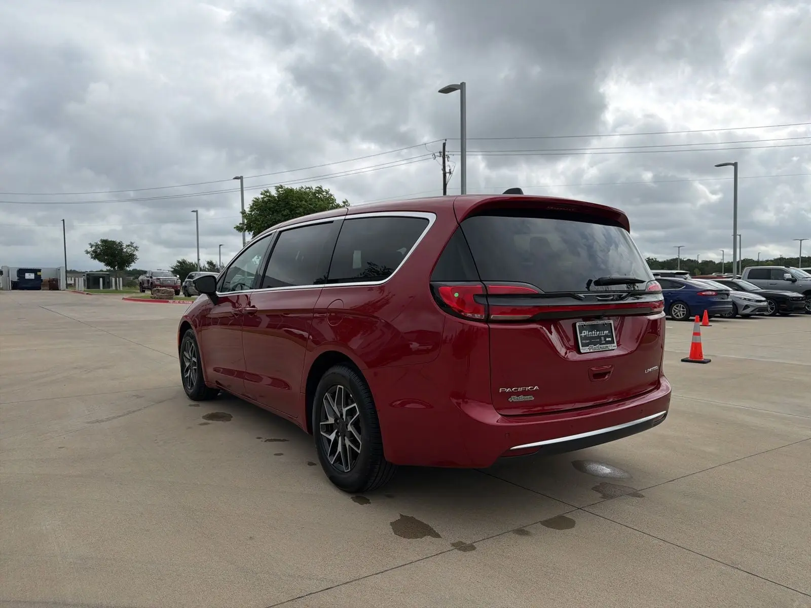 2027 Chrysler Pacifica Limited photo 3