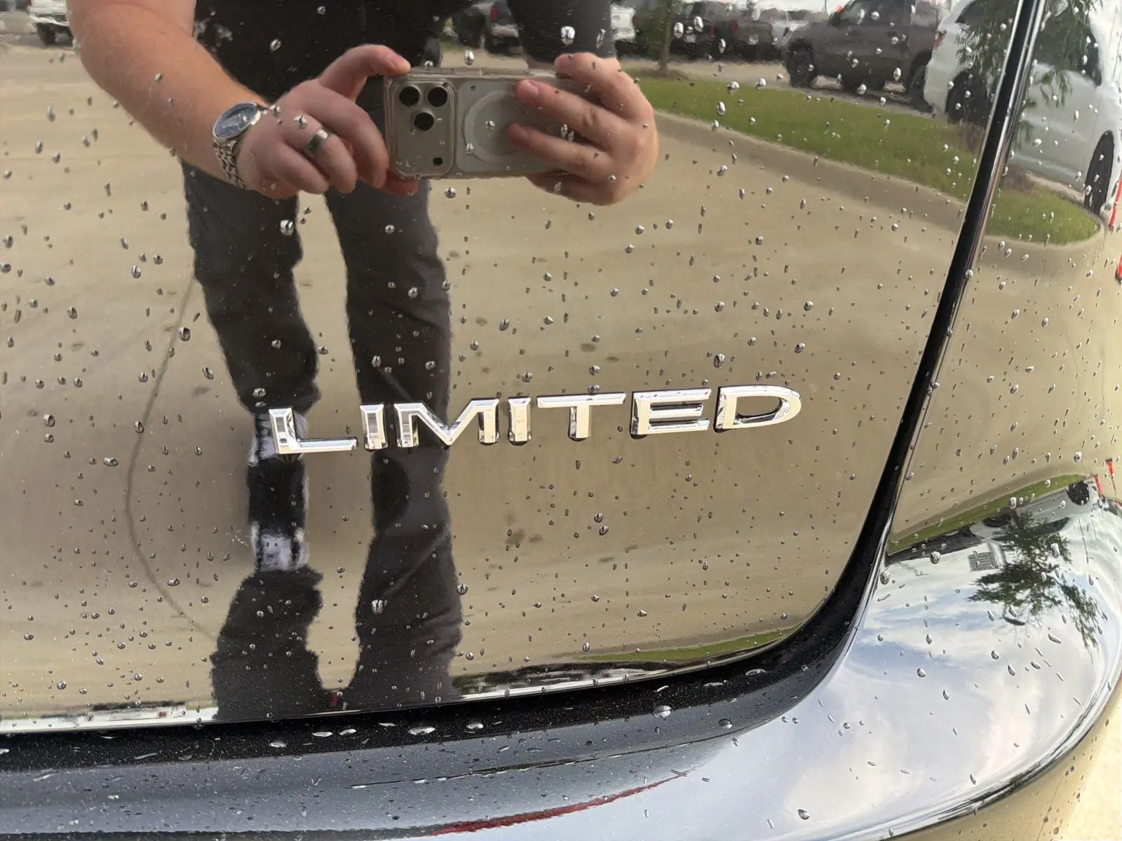 2027 Chrysler Pacifica Limited photo 5