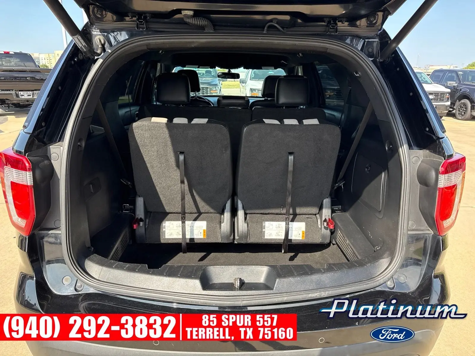 2017 Ford Explorer XLT FWD photo 5