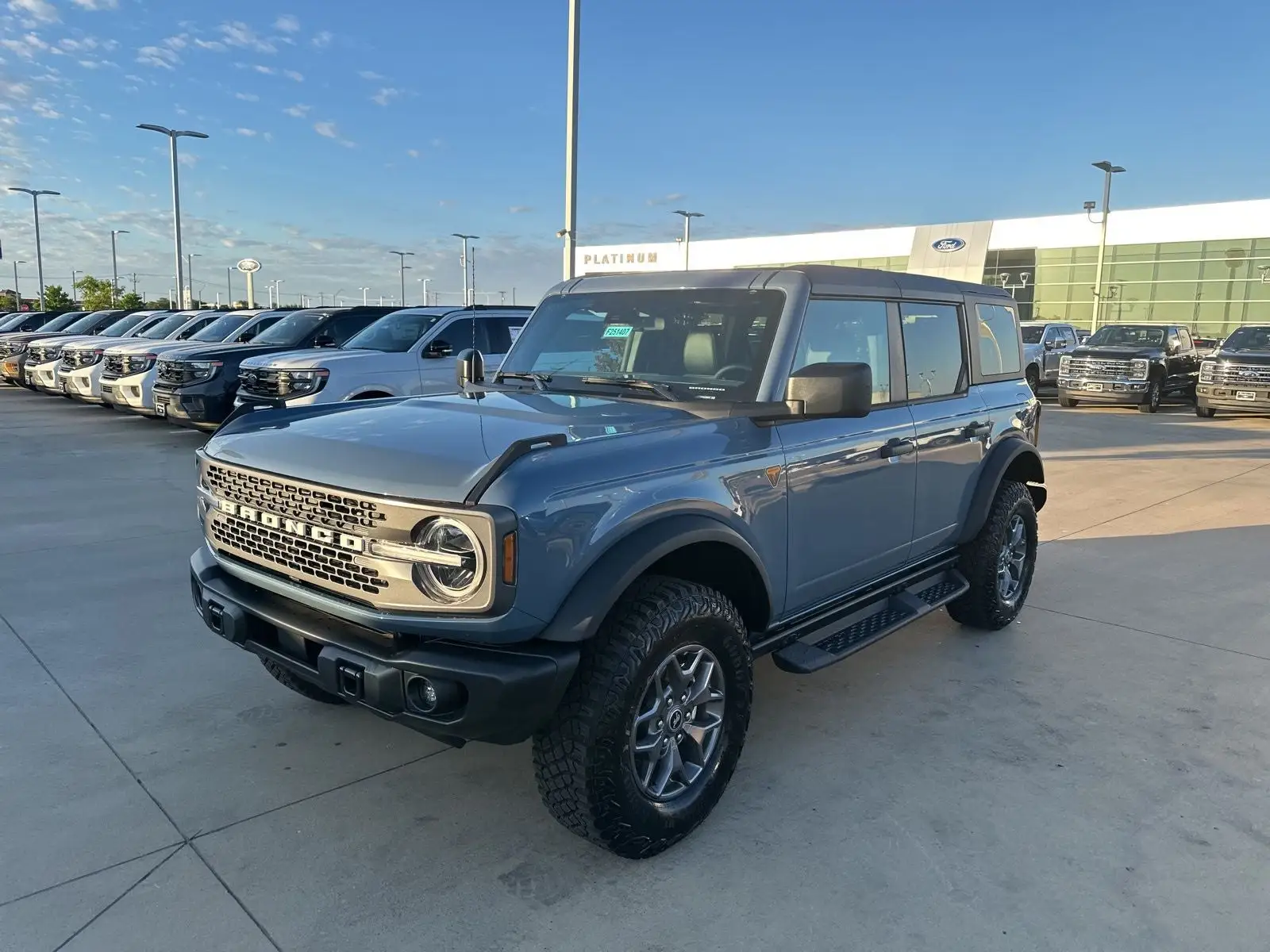 2025 Ford Bronco Badlands 4WD photo 1