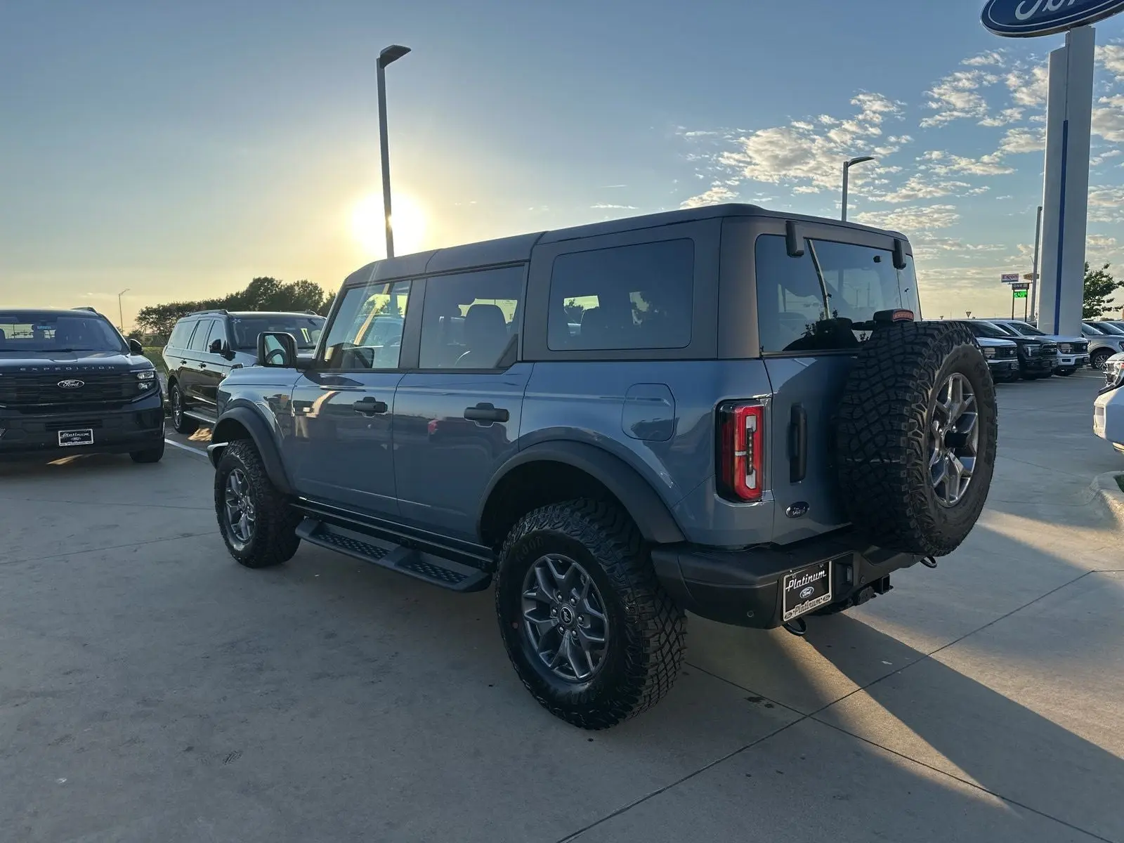 2025 Ford Bronco Badlands 4WD photo 3