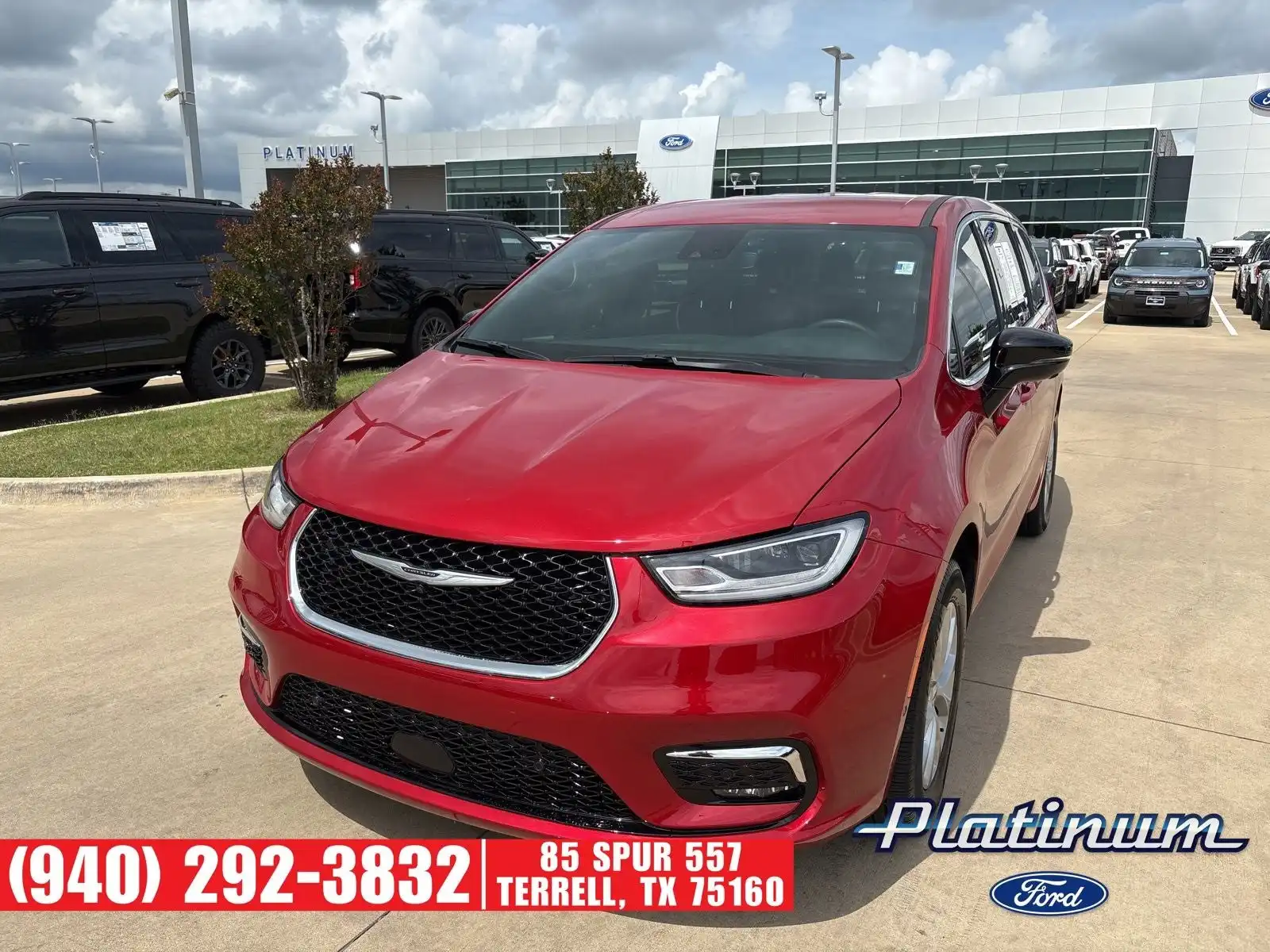 2025 Chrysler Pacifica Select AWD's photo
