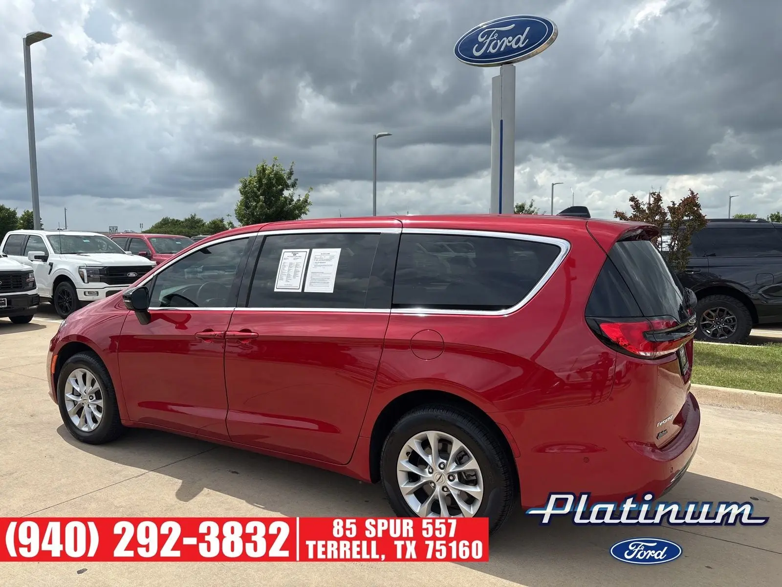 2025 Chrysler Pacifica Select AWD photo 3