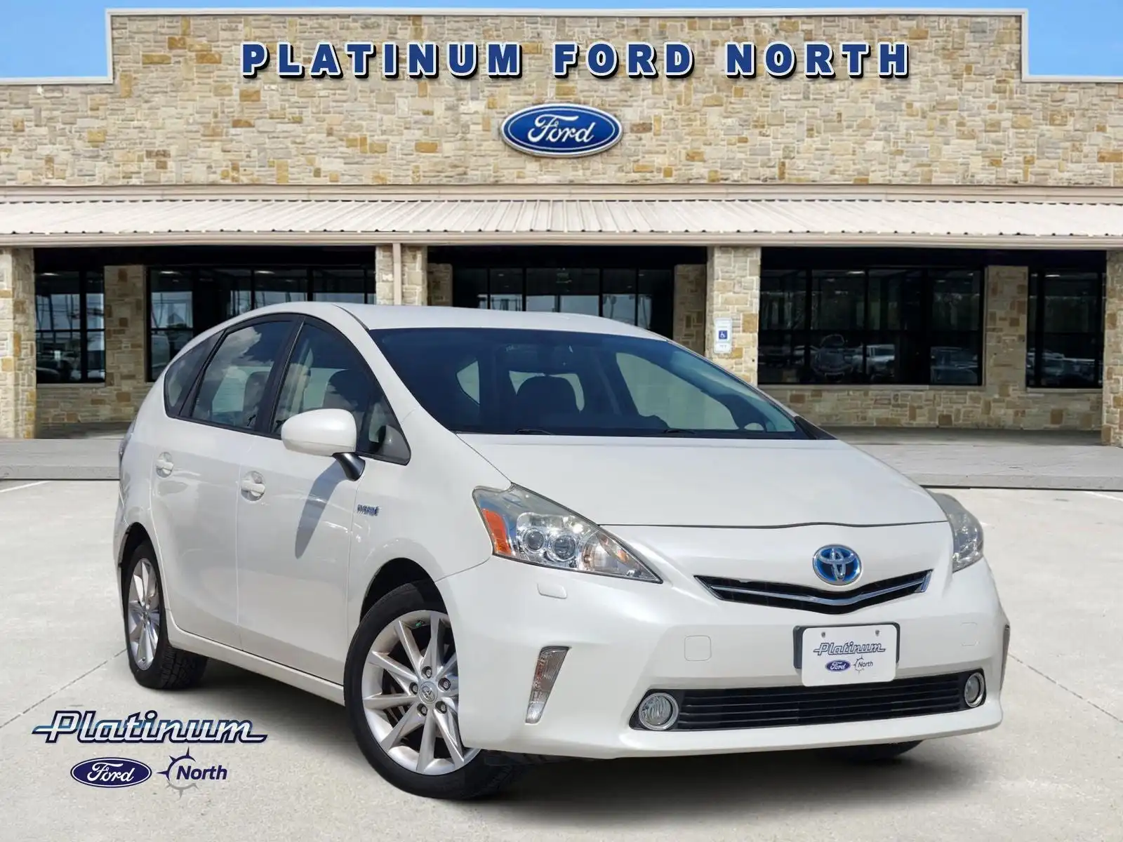2014 Toyota Prius v Five's photo