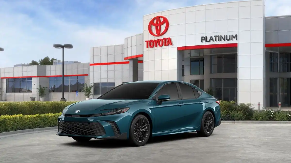 2026 Toyota Camry SE Hybrid's photo