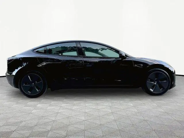2021 Tesla Model 3 Standard Range Plus photo 4