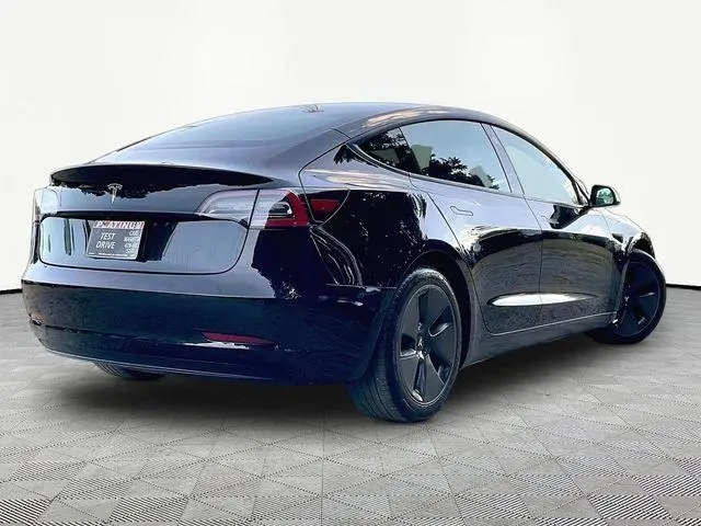 2021 Tesla Model 3 Standard Range Plus photo 5