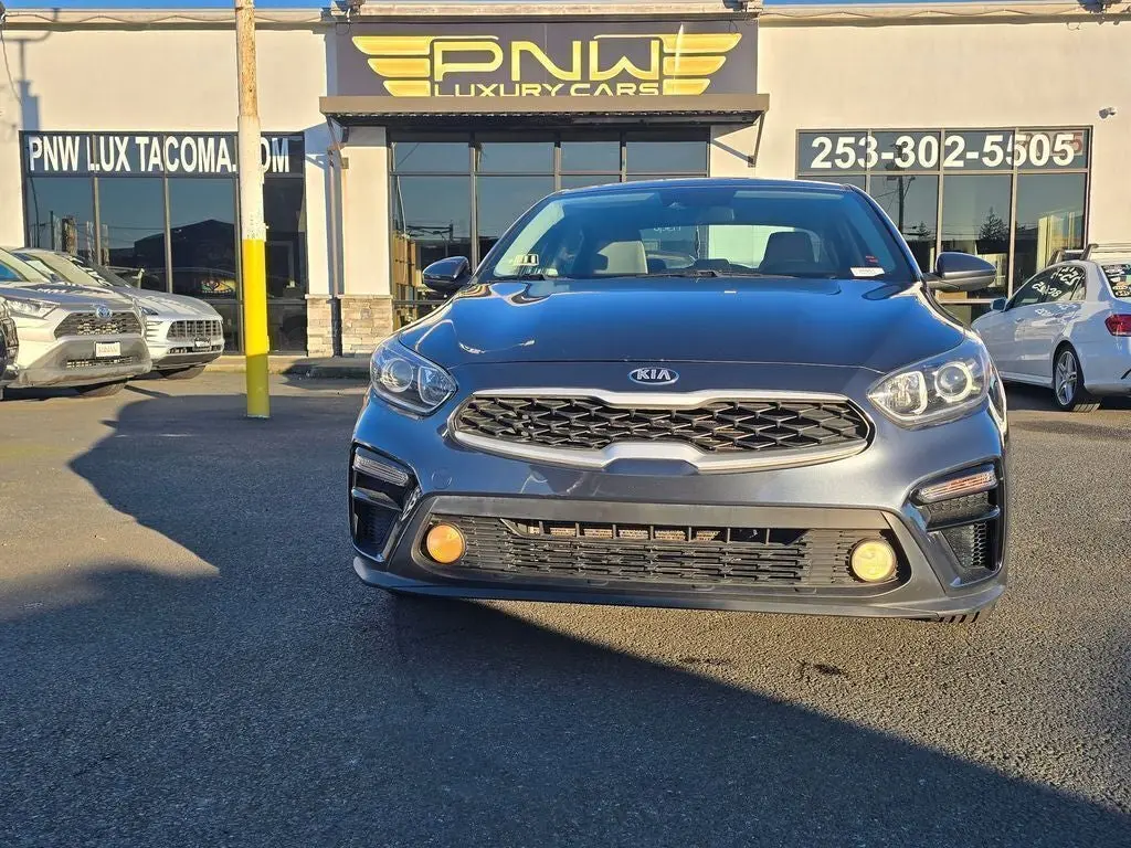 2019 Kia Forte LXS Auto photo 3