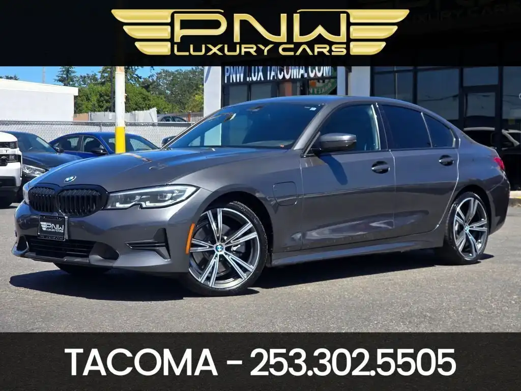 2021 BMW 3 Series 330e Sedan's photo