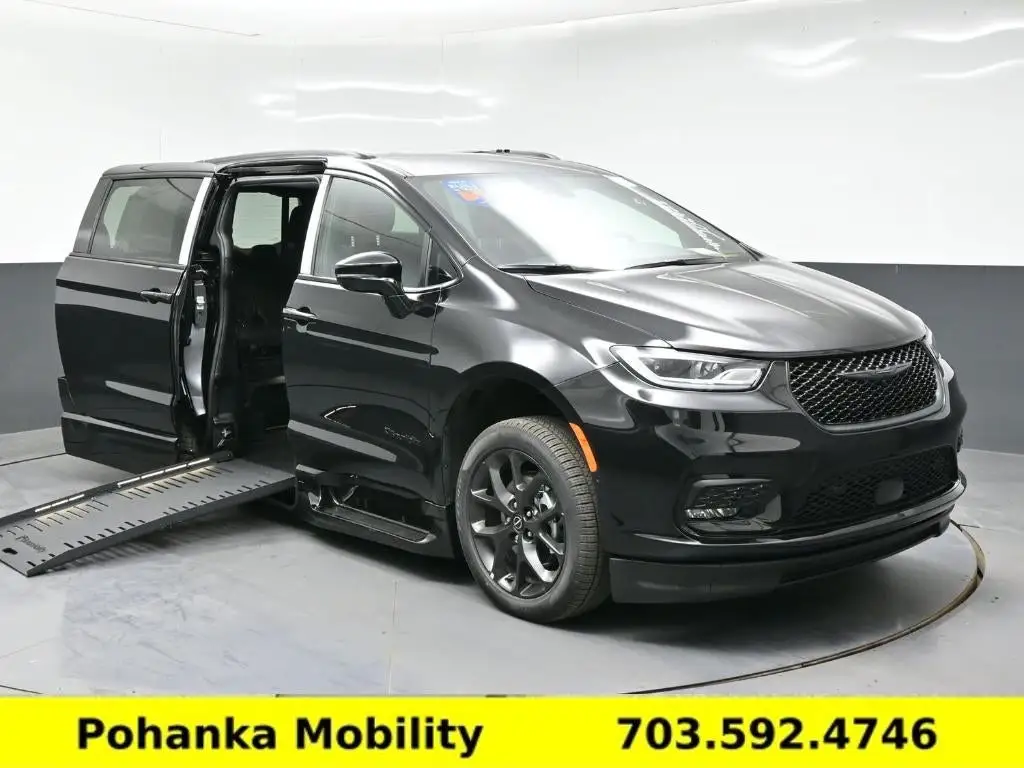 2026 Chrysler Pacifica Select photo 1