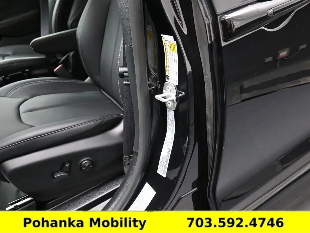 2026 Chrysler Pacifica Select photo 5