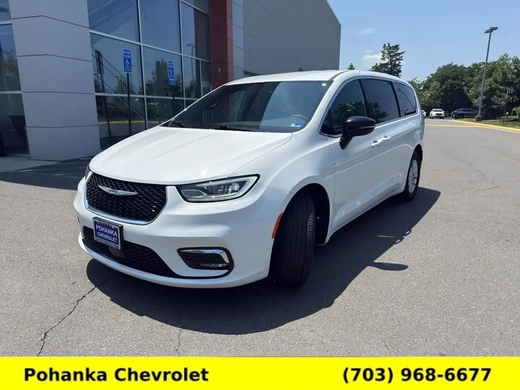 2025 Chrysler Pacifica Select photo 3