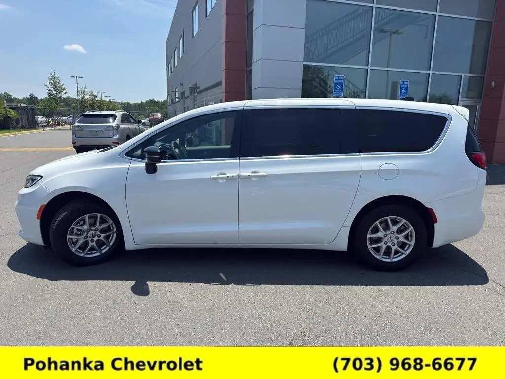 2025 Chrysler Pacifica Select photo 4