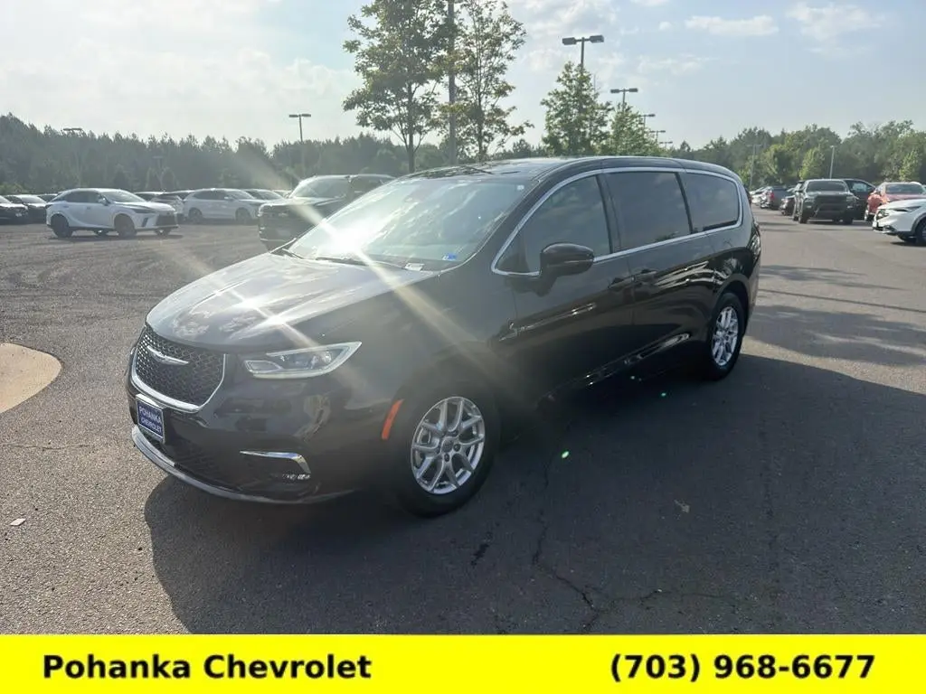 2025 Chrysler Pacifica Select photo 3