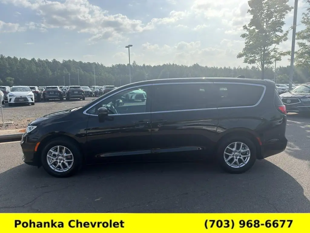 2025 Chrysler Pacifica Select photo 4