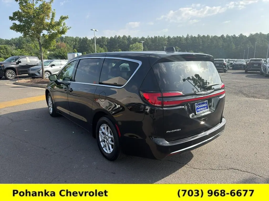 2025 Chrysler Pacifica Select photo 5