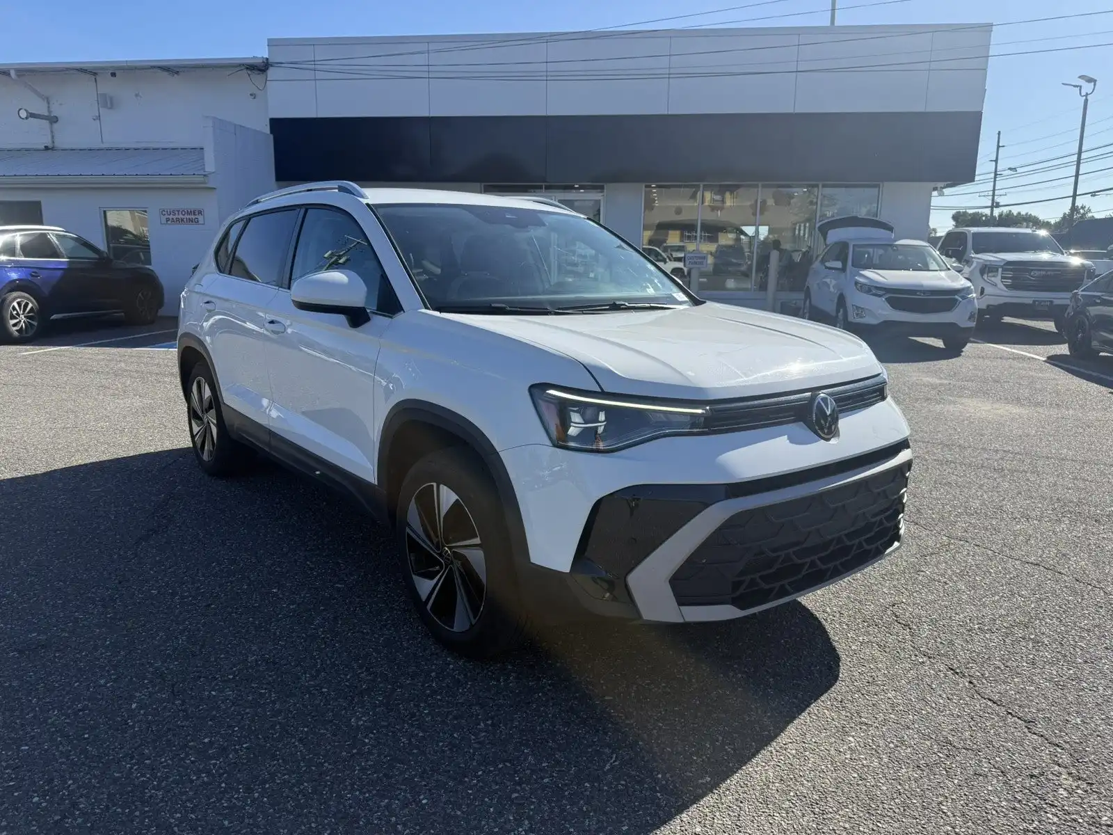 2025 Volkswagen Taos 1.5T SE 4Motion's photo