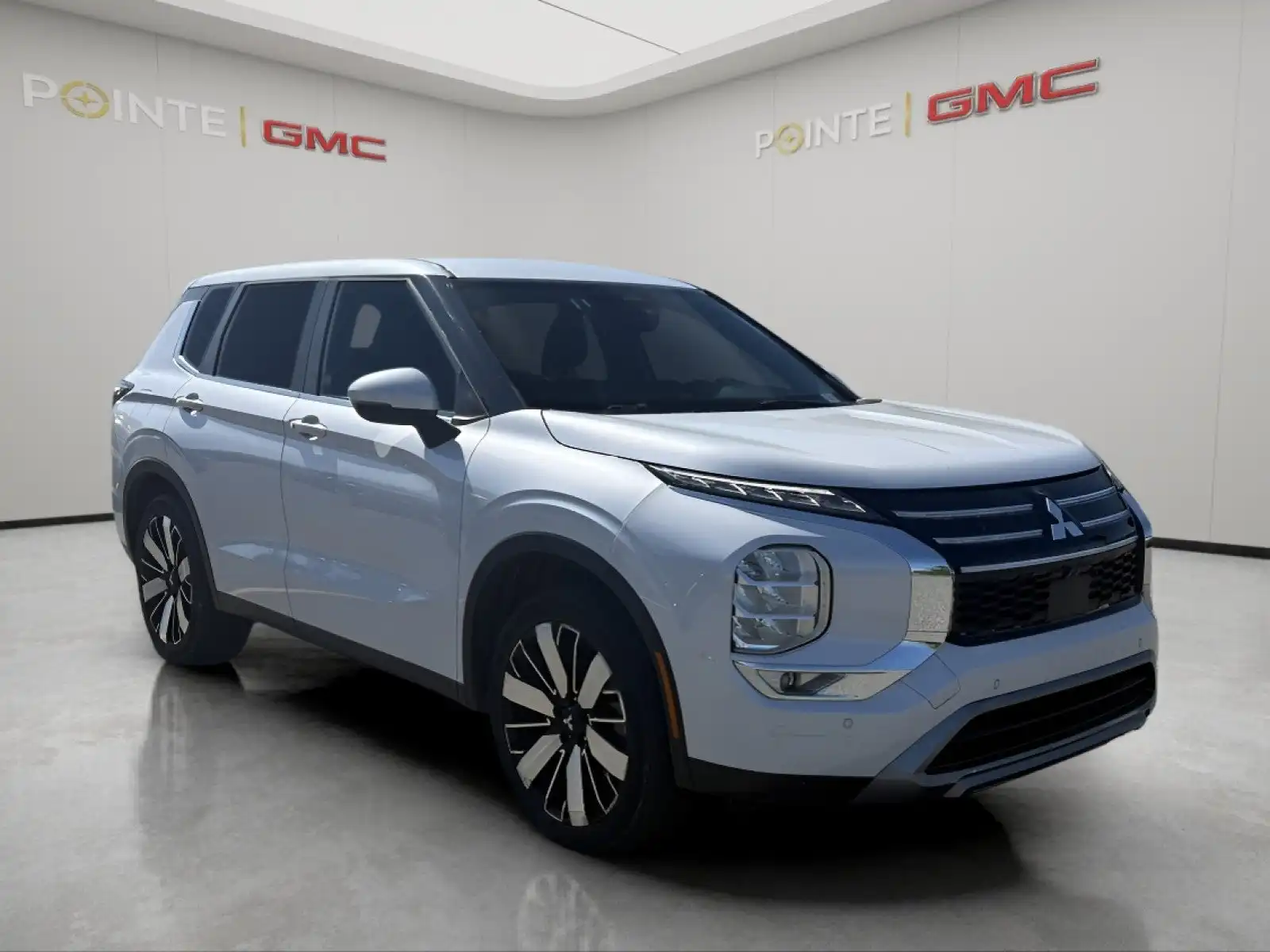 2025 Mitsubishi Outlander SE FWD's photo