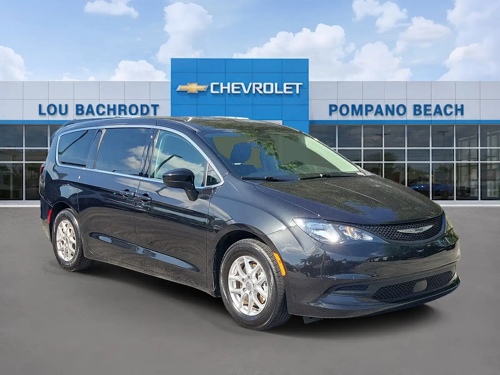 2023 Chrysler Voyager LX's photo