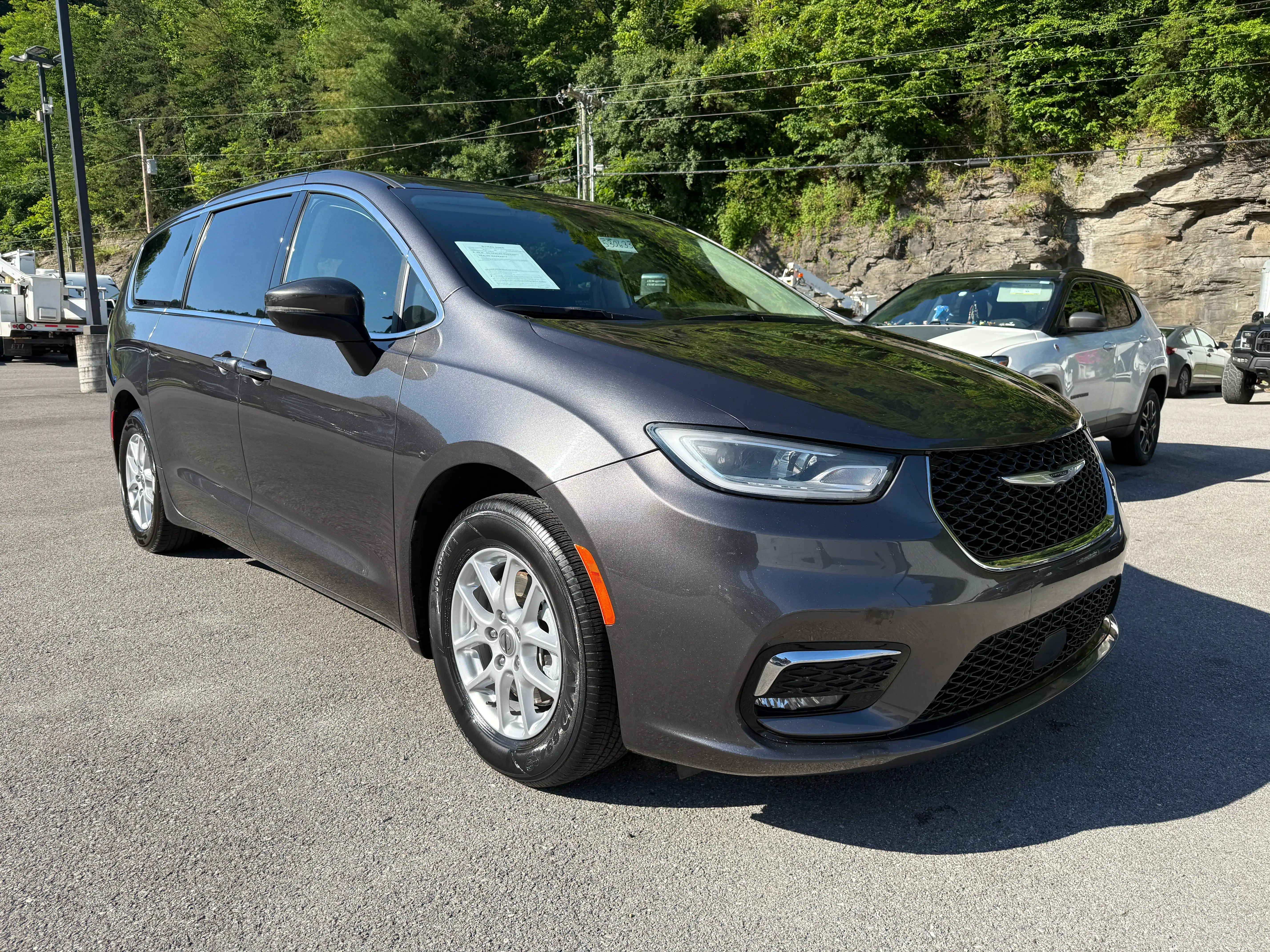 2023 Chrysler Pacifica Touring L's photo