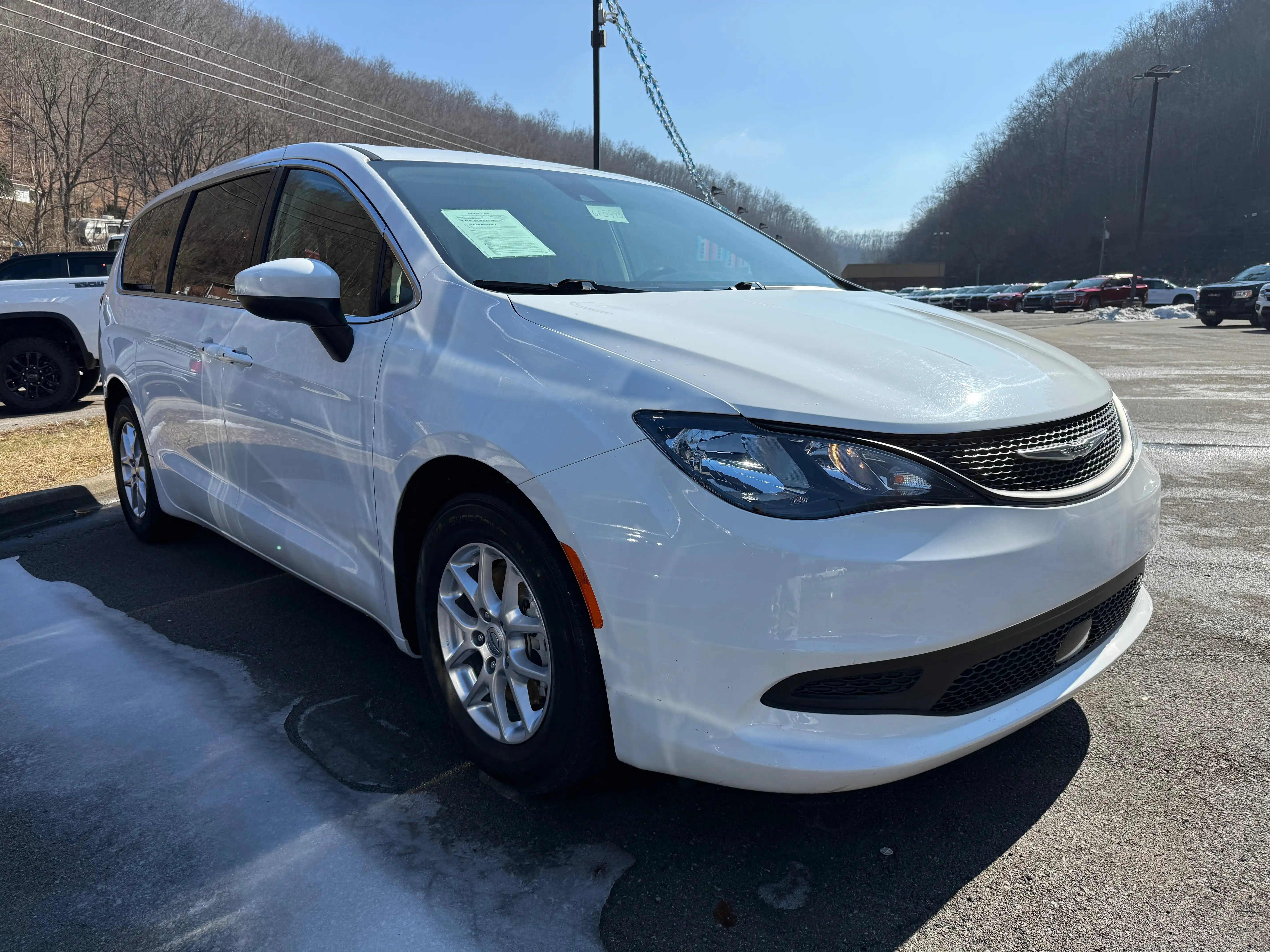 2023 Chrysler Voyager LX's photo