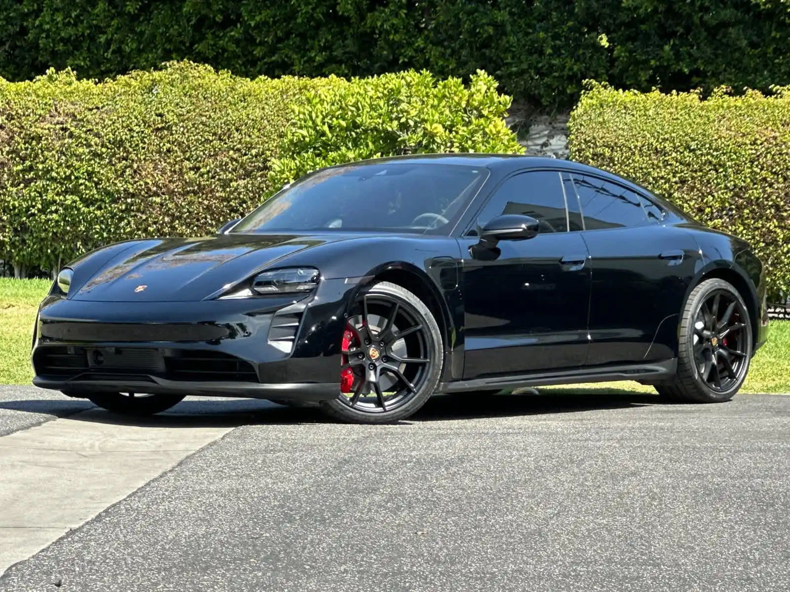 2024 Porsche Taycan GTS's photo