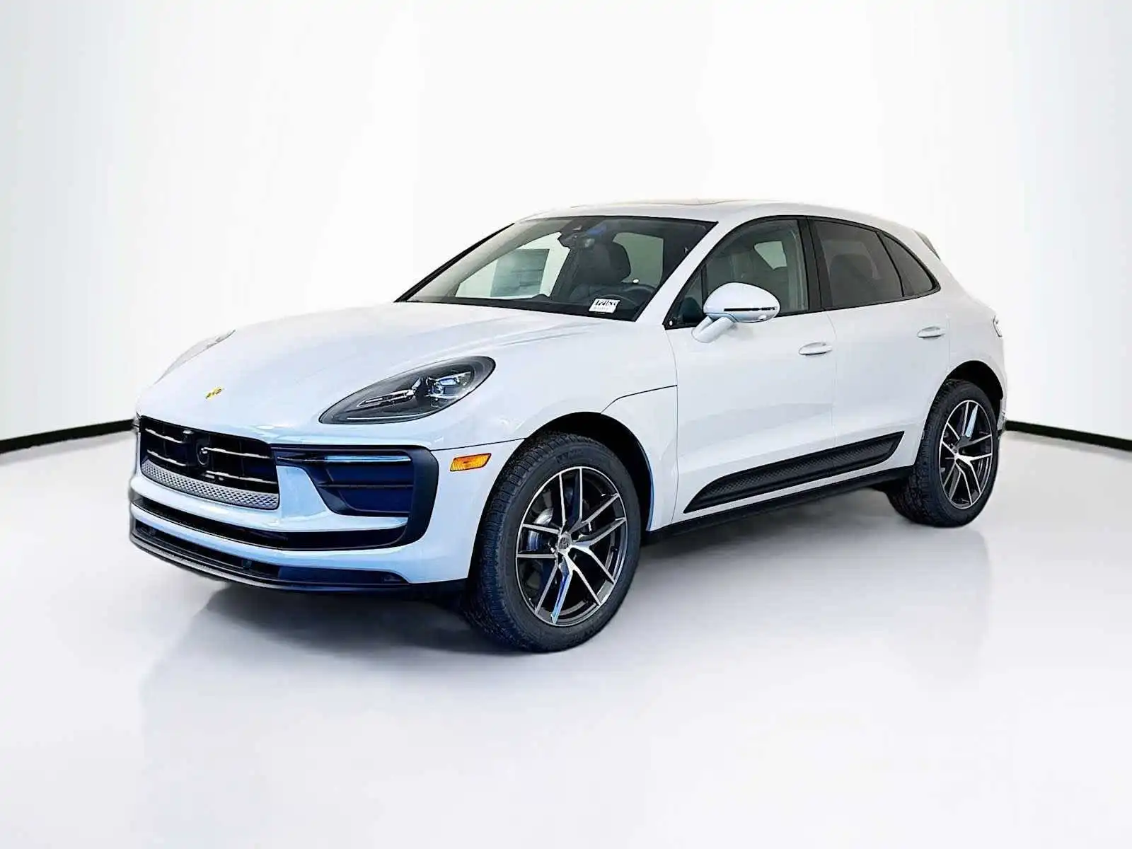 2026 Porsche Macan Base's photo