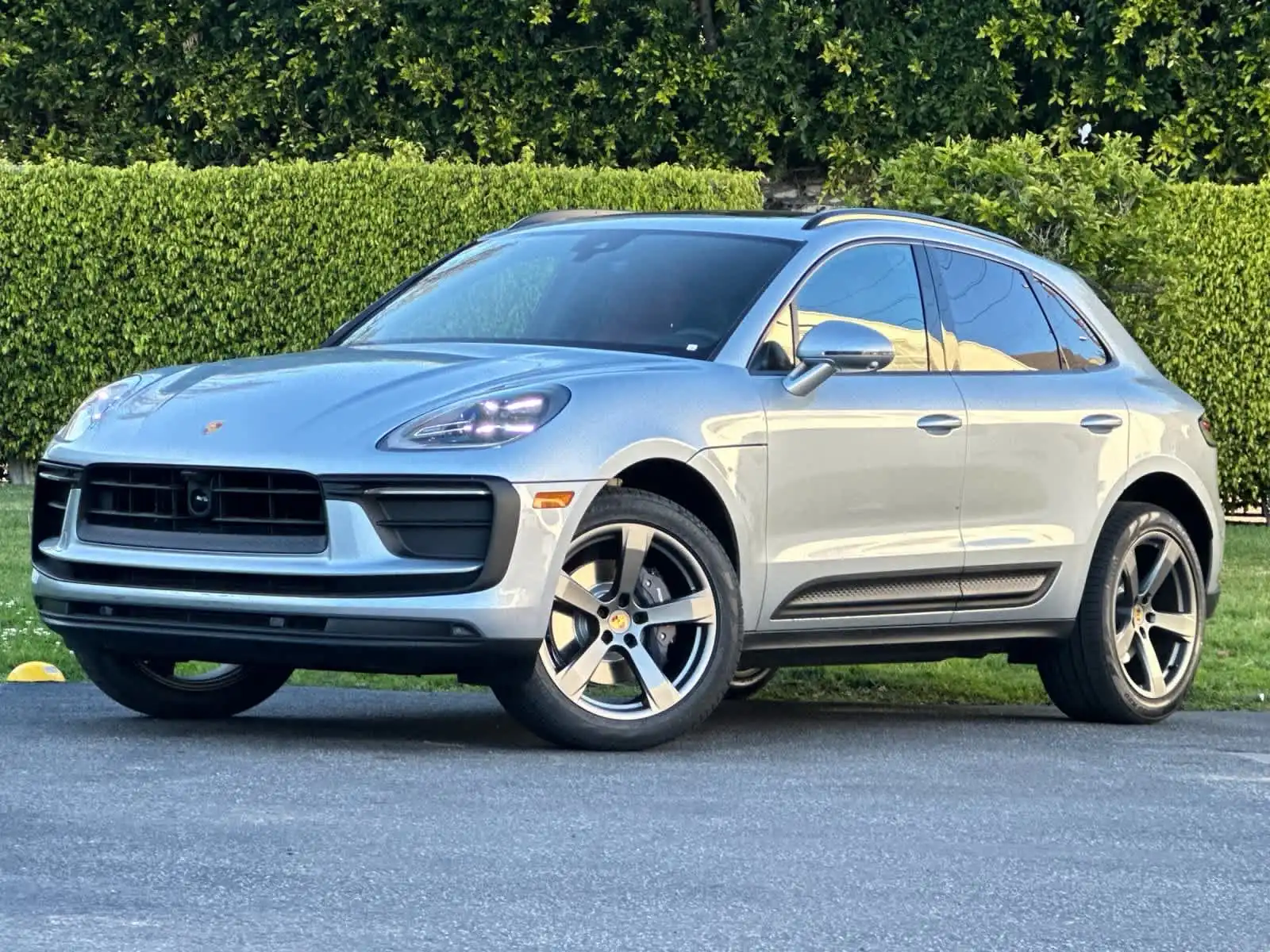 2026 Porsche Macan Base's photo