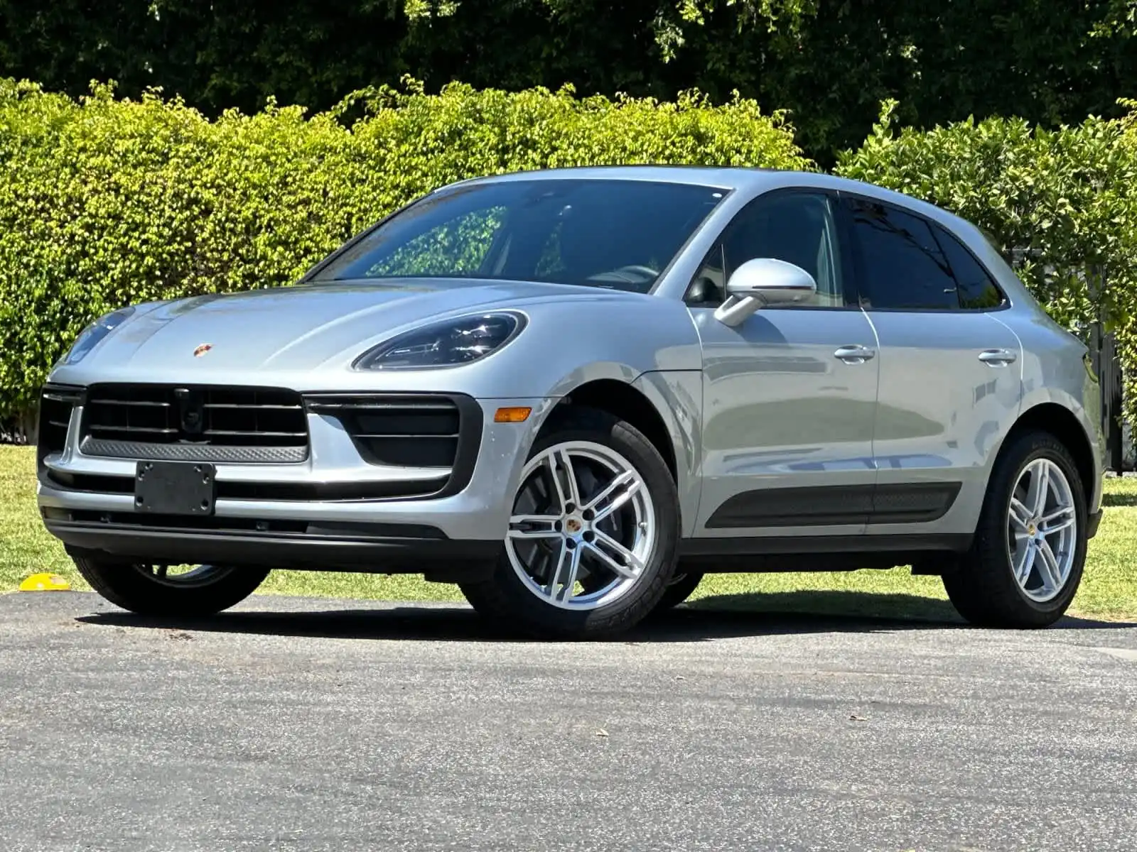 2026 Porsche Macan Base's photo