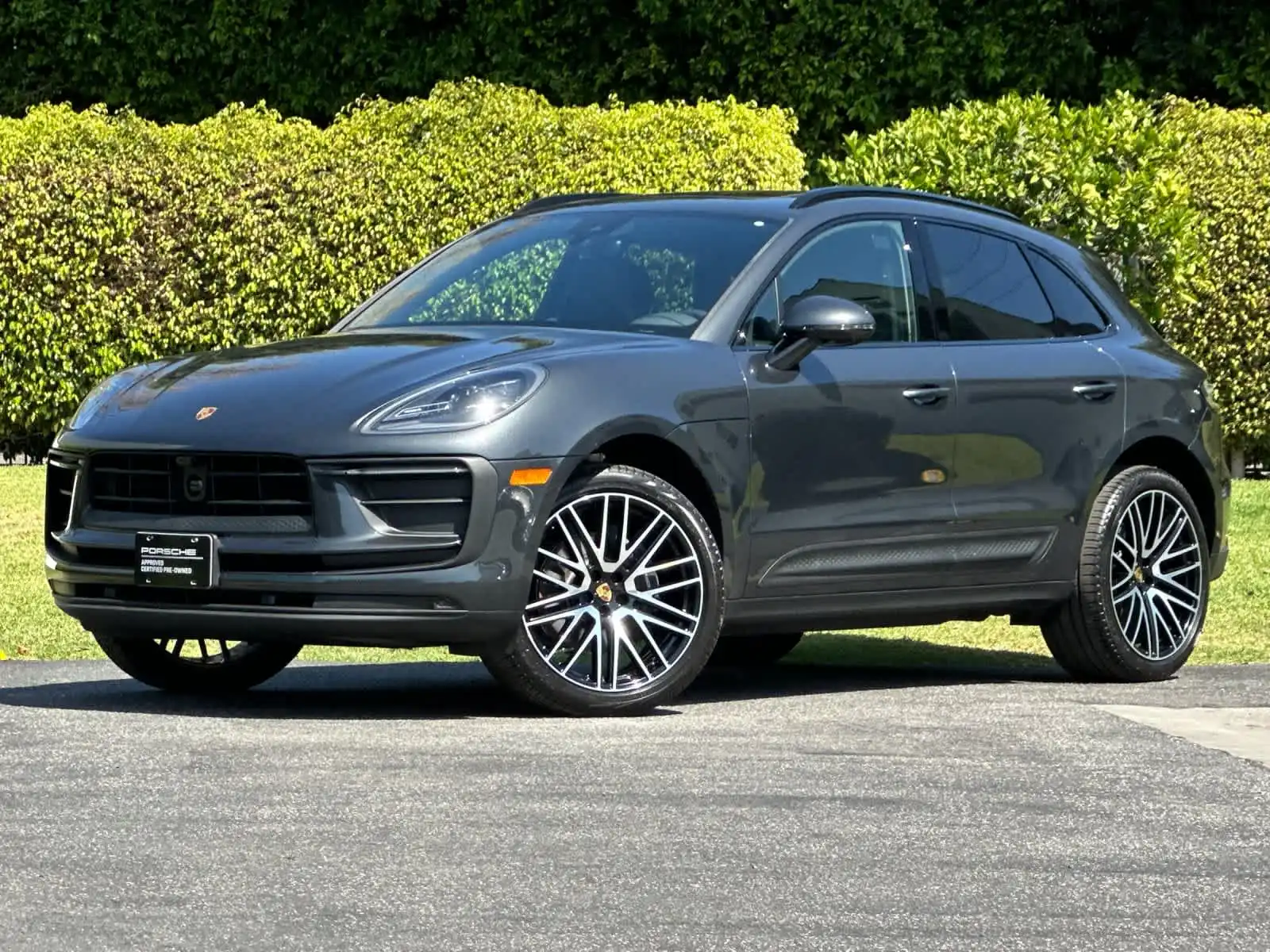 2026 Porsche Macan T's photo