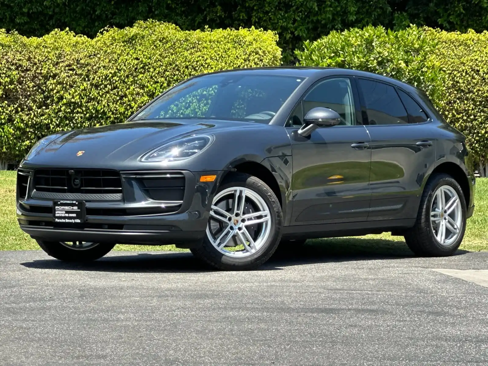 2026 Porsche Macan Base's photo