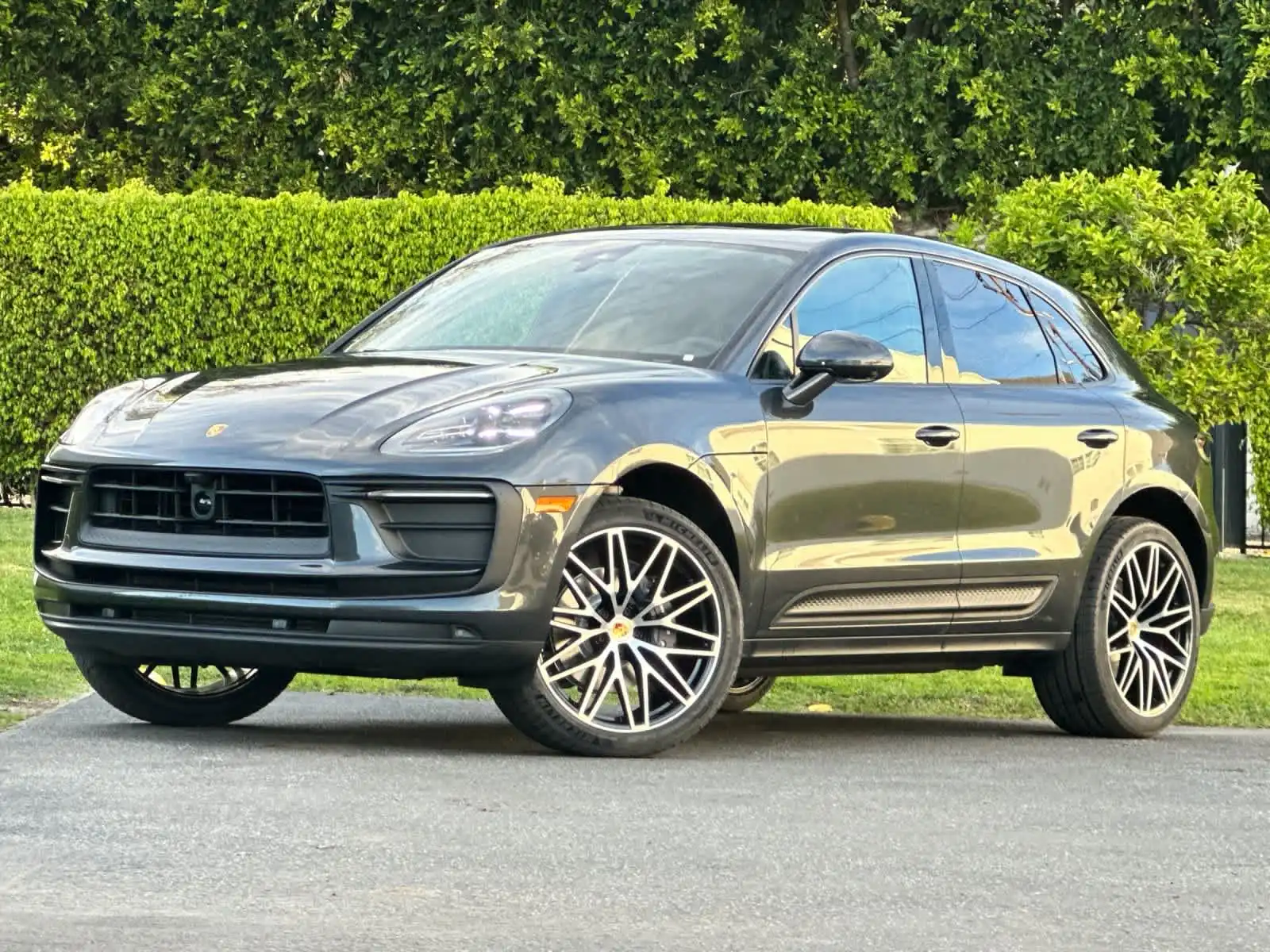 2026 Porsche Macan Base's photo