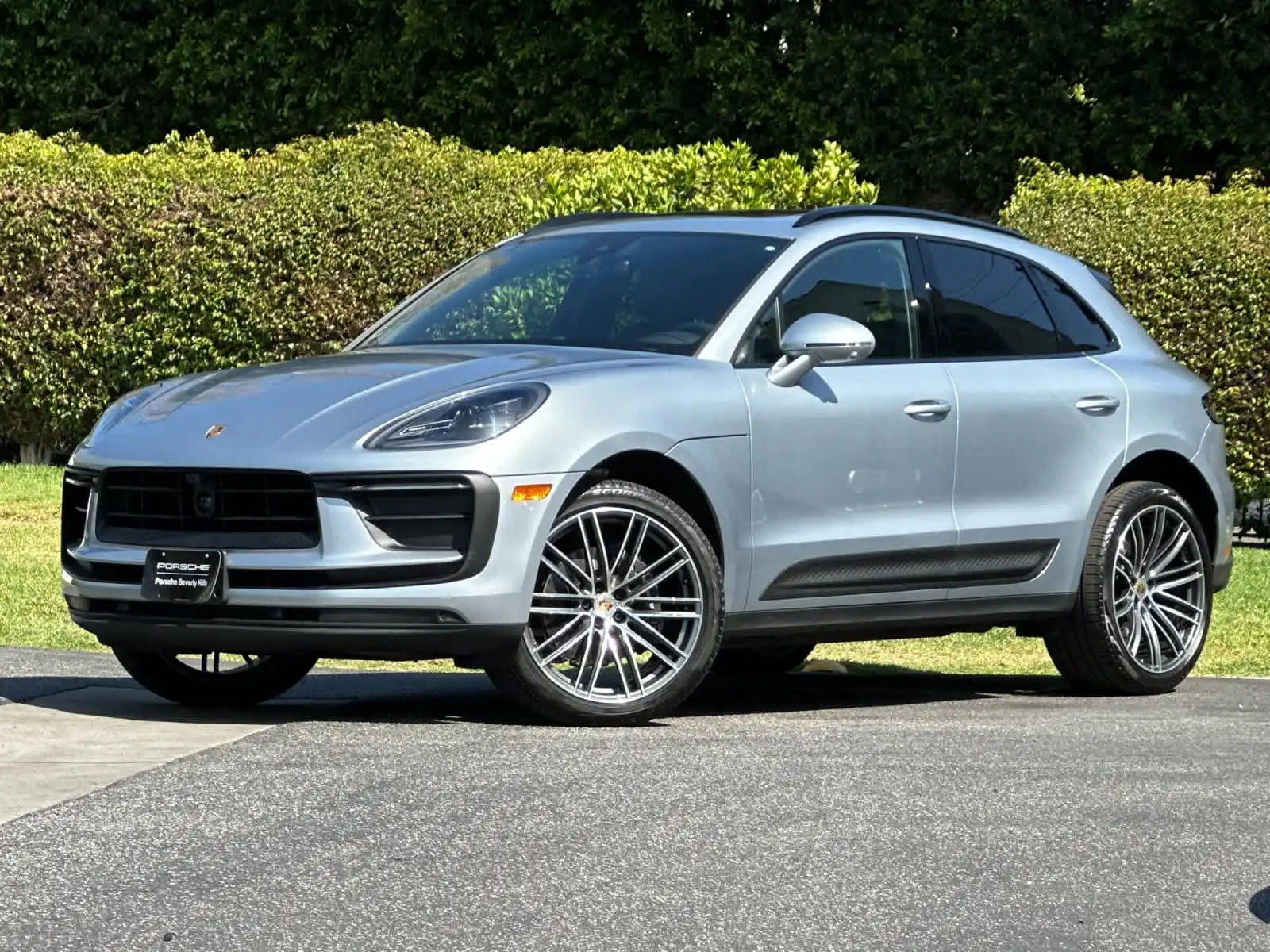 2026 Porsche Macan Base's photo