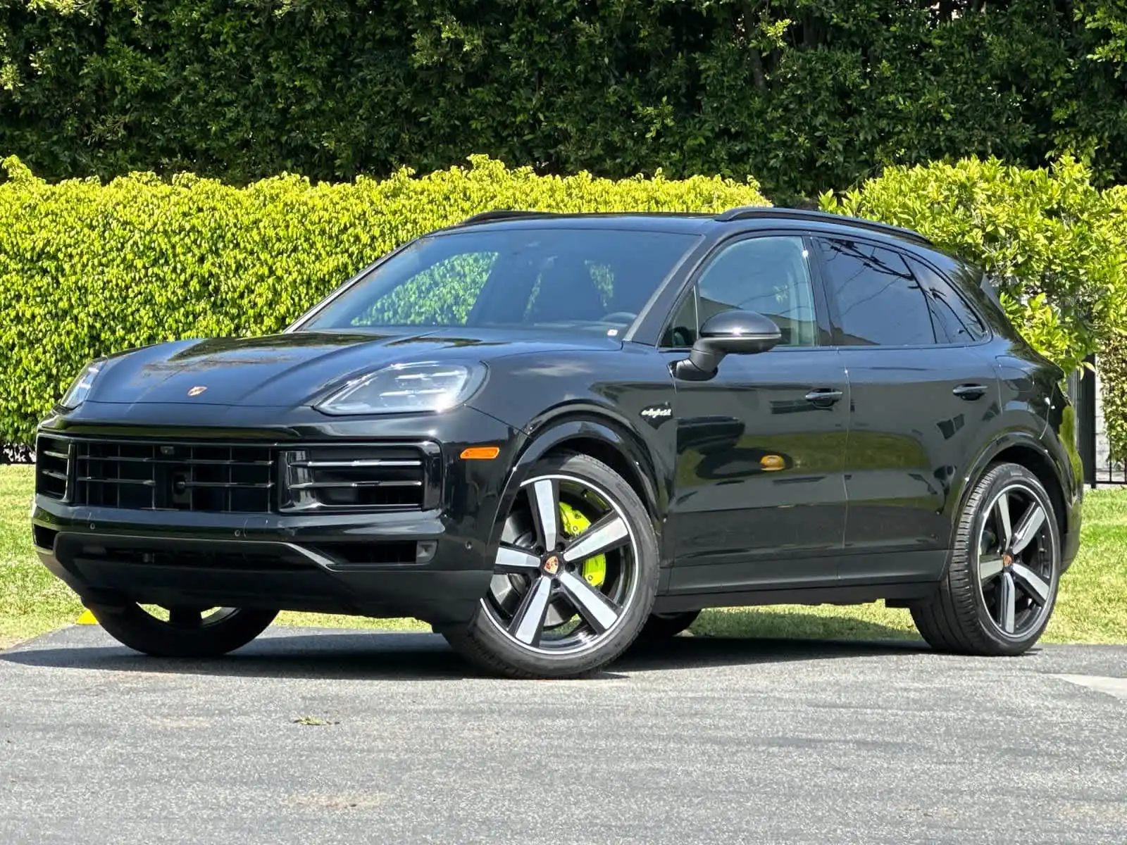 2025 Porsche Cayenne S E-Hybrid's photo