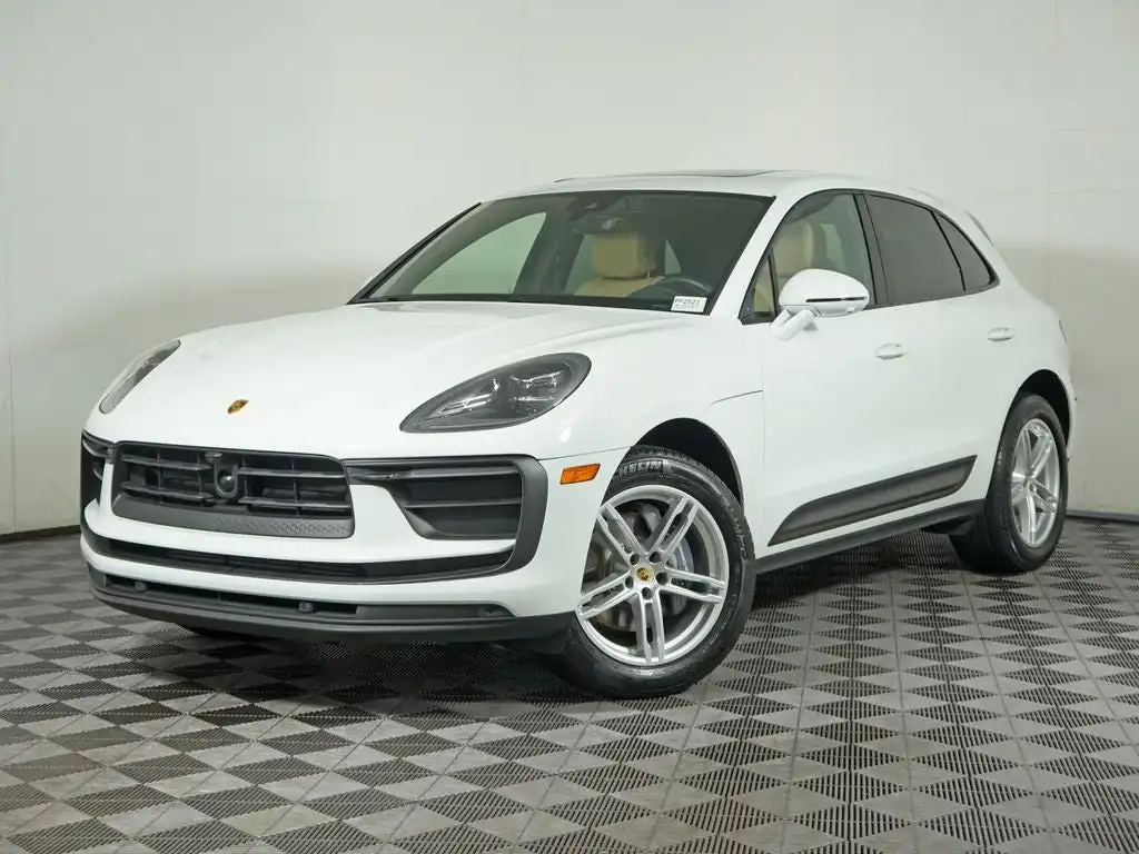 2025 Porsche Macan Base's photo