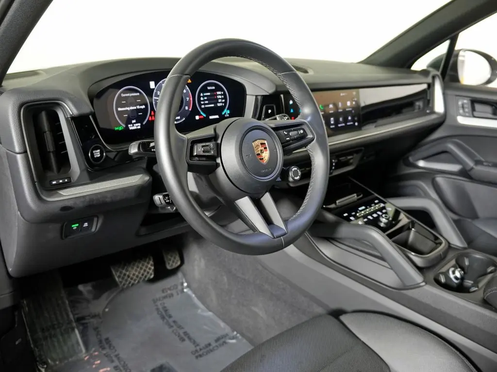 2024 Porsche Cayenne Base photo 4