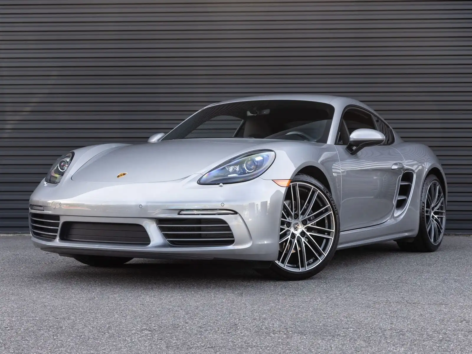 2025 Porsche 718 Cayman's photo