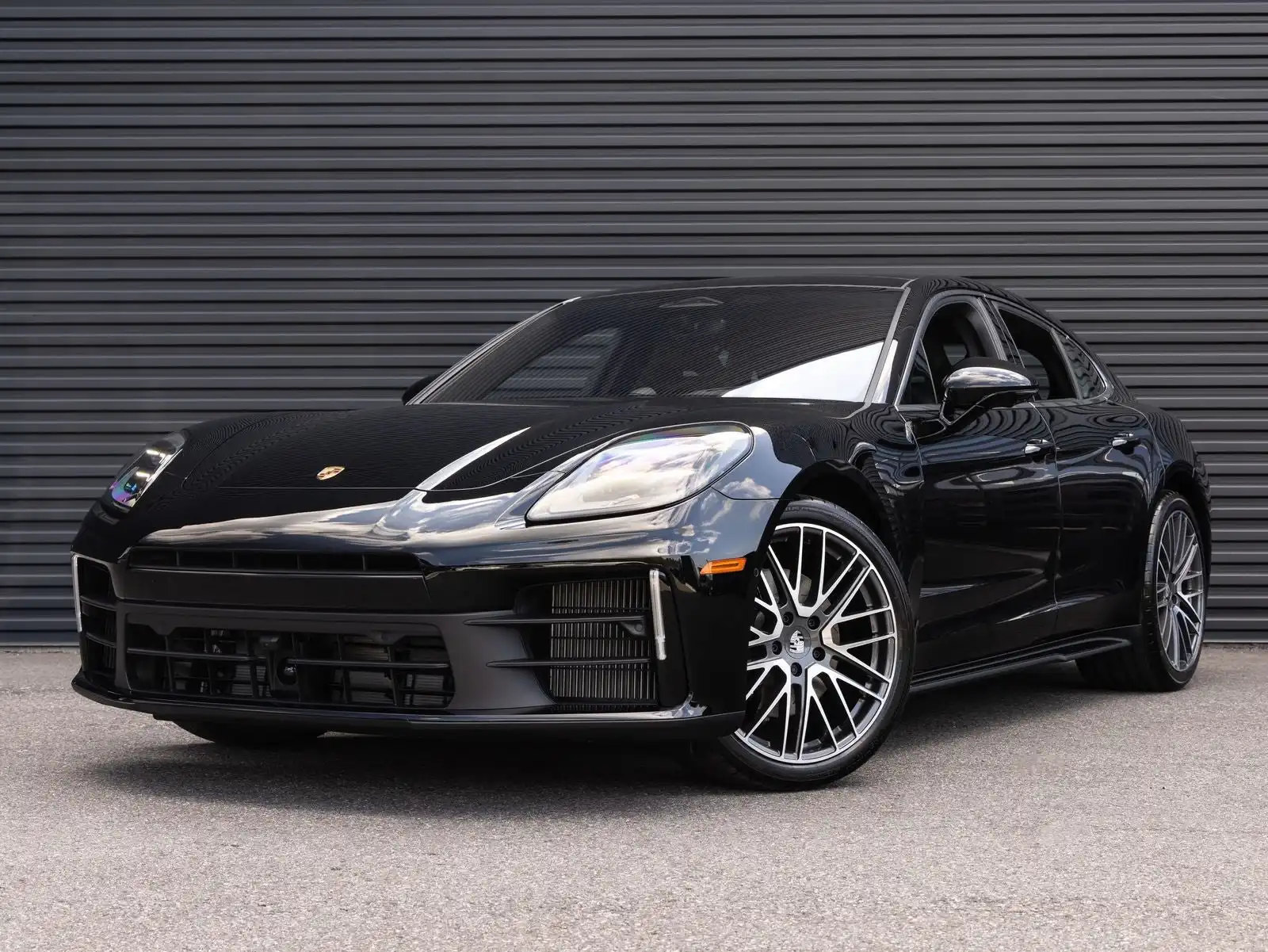 2026 Porsche Panamera 4's photo