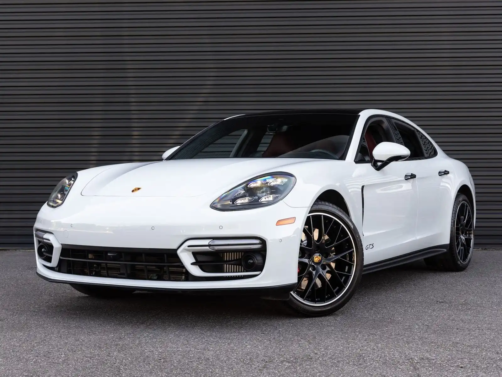 2023 Porsche Panamera GTS's photo