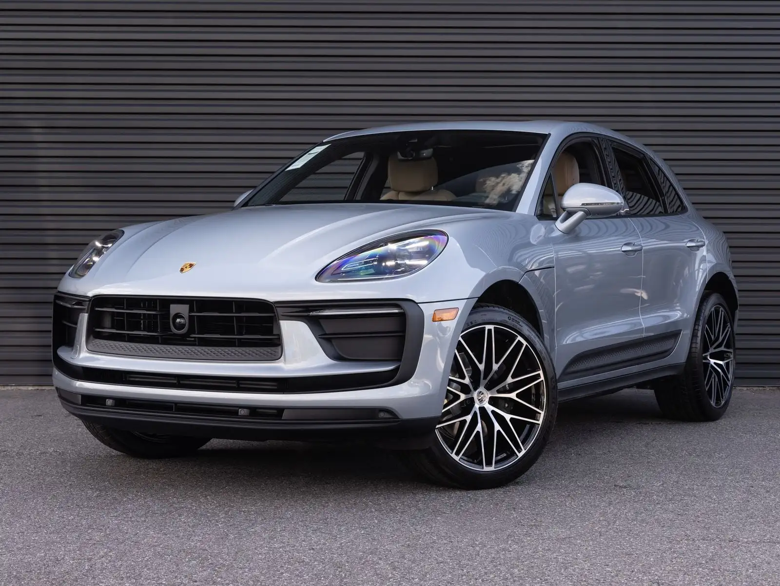 2026 Porsche Macan Base's photo